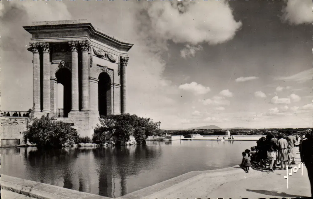 Le Peyrou - O Castelo da Água — Montpellier (Hérault) — Edições d'Art Martel, Paris - Frente