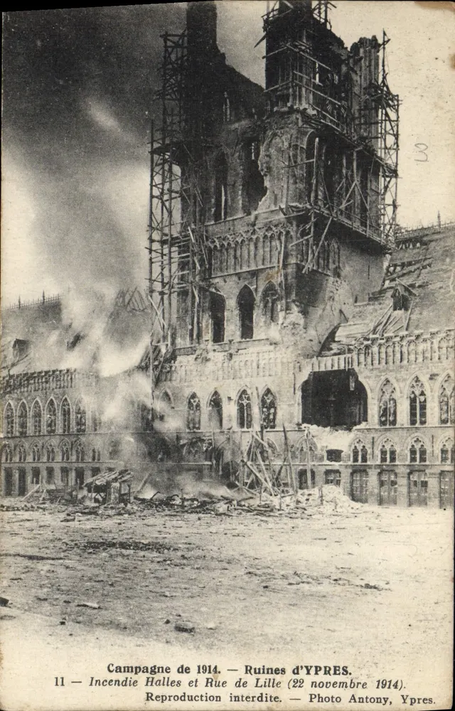 Ruinen von Ypres — Brand in den Hallen und Rue de Lille (22. November 1914) — Foto Antony, Ypres - Vorderseite