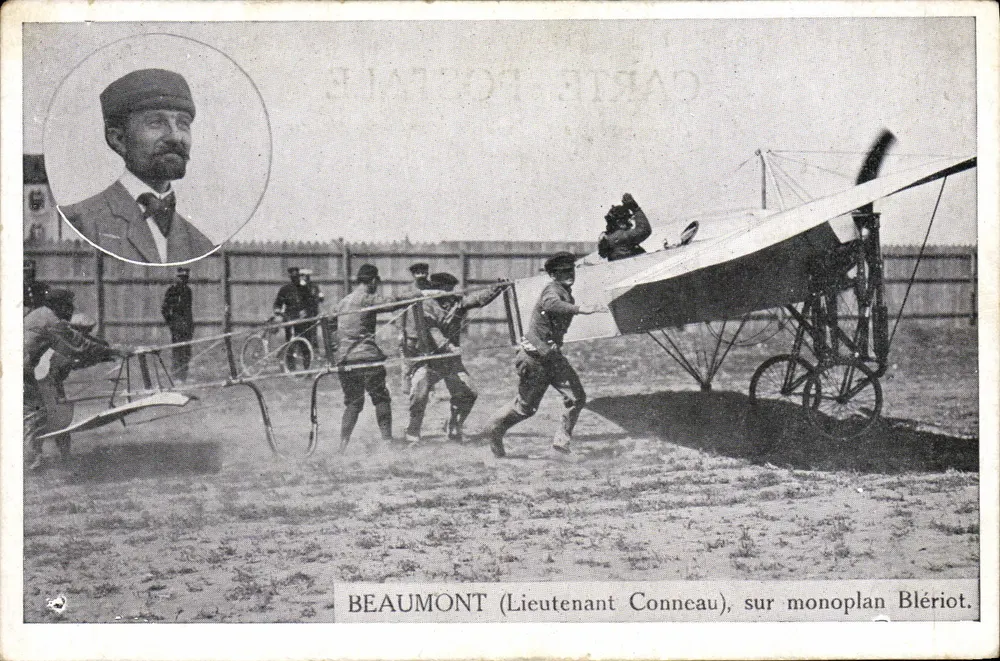 Beaumont (Leutnant Conneau) auf Blériot-Monoplan — Antike Ansichtskarte - Vorderseite
