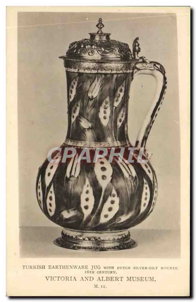 Türkischer Tonkrug mit vergoldeten Silberverzierungen — Victoria and Albert Museum — n° M.11 - Vorderseite