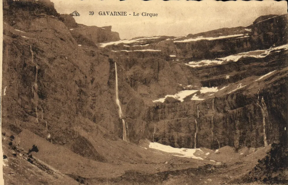 Gavarnie - O Circo — vista panorâmica do circo com cachoeiras e neve — editor anônimo, n° 39 - Frente