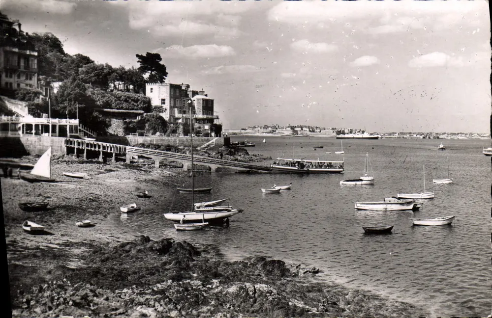 Dinard — Embarcadouro das Vedettes — Edições France Artistique Reproduite - Frente