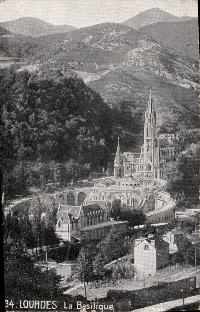 Lourdes — A Basílica — Editor desconhecido, n° 34 - Frente