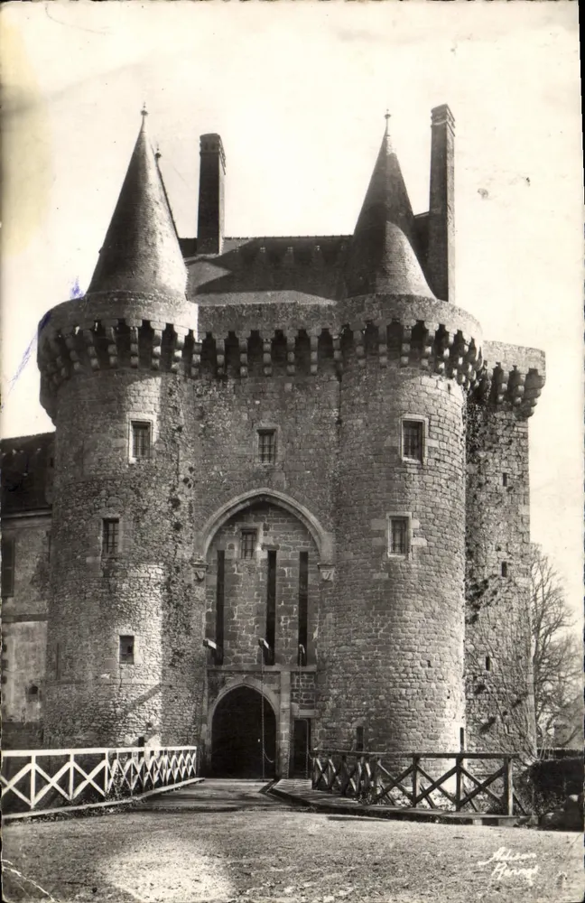 Château de Montmuran — Le Pont-Levis — éditeur Combiér - Frente