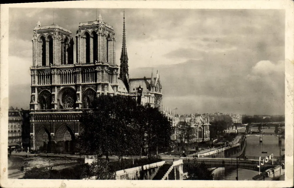 Notre-Dame de Paris — Vista geral — Éditions d'Art 'Yvan', Paris - Frente