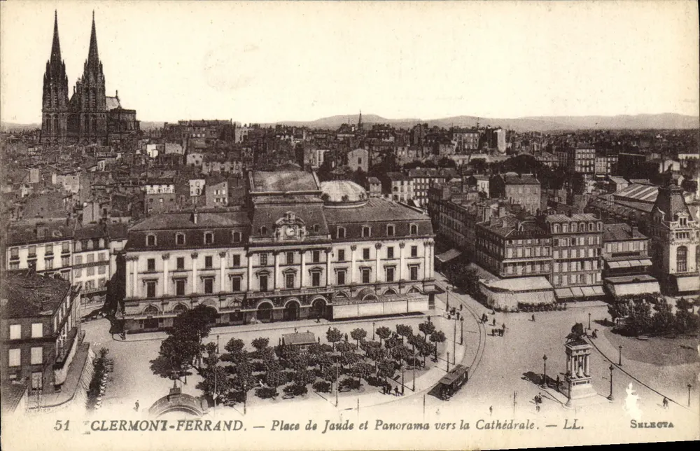Clermont-Ferrand — Place Jaude und Panorama in Richtung Kathedrale — Selecta, n°51 - Vorderseite
