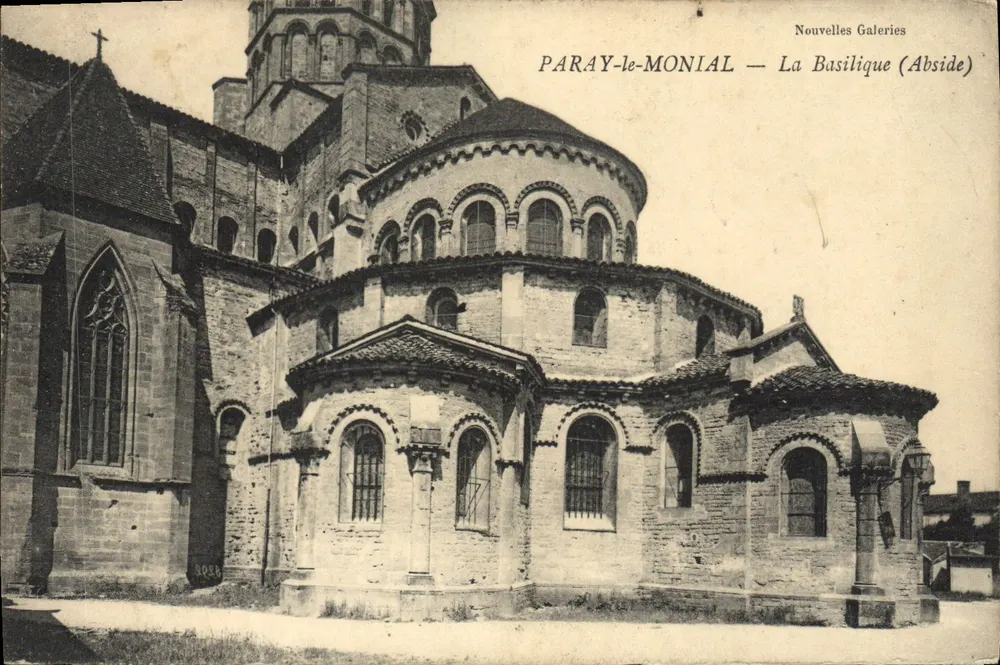 Paray-le-Monial — A Basílica (Abside) — Nouvelles Galeries - Frente