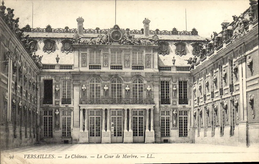 Versailles — O Castelo — A Praça de Mármore — LL. — n°91 - Frente