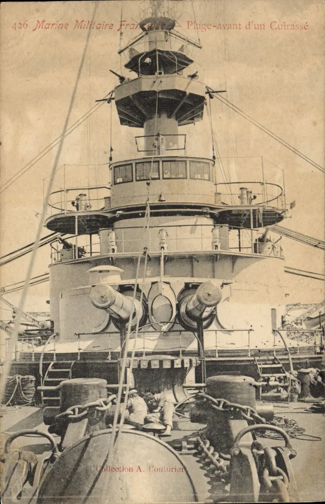 Plataforma dianteira de um encouraçado — Marinha Militar Francesa — Coleção A. Couturier, n°426 - Frente