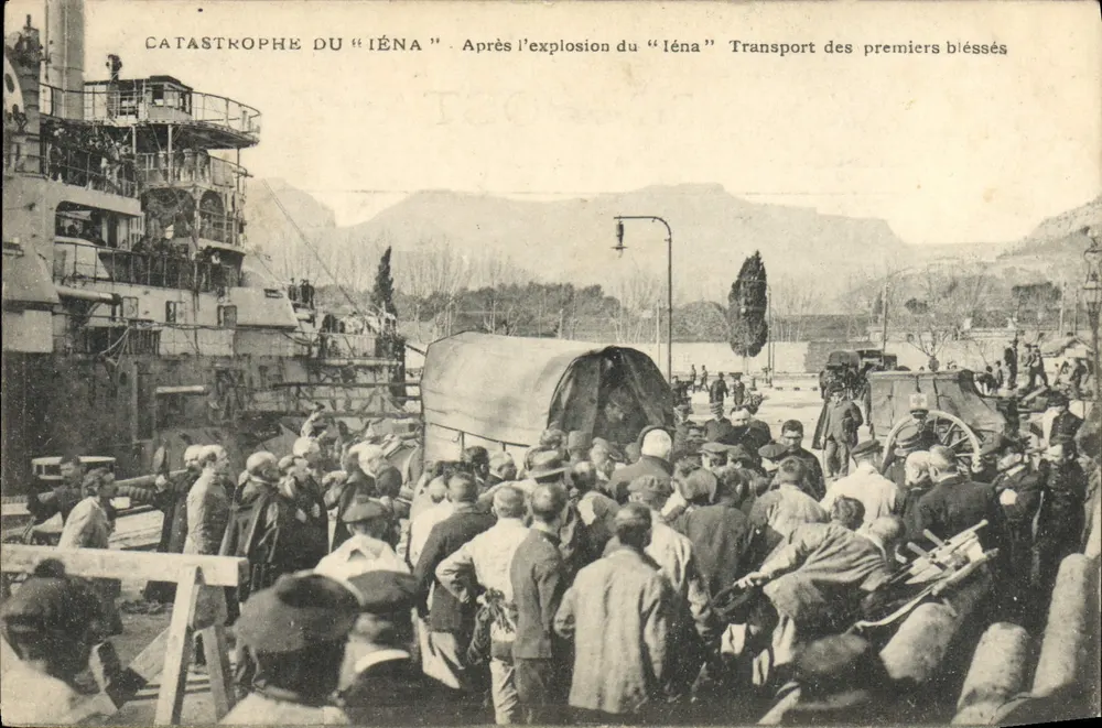 Katastrophe des "Iéna" — Nach der Explosion des "Iéna" Transport der ersten Verletzten — Atelier de Phototype Guanne, Marseille - Vorderseite