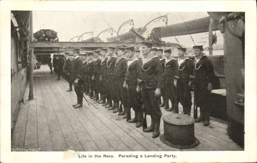 Leben in der Marine — Parade einer Landungsgruppe — Photo Lale & Polden - Vorderseite