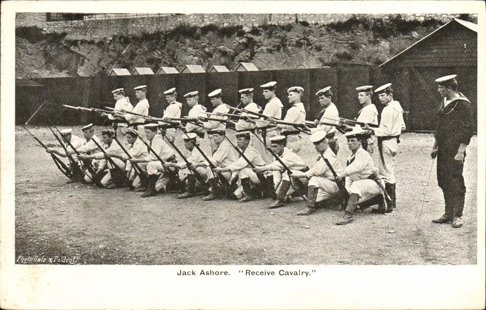 Suboficiais em formação — Jack Ashore, 'Receive Cavalry' — Photo Gales & Polten Ltd. - Frente