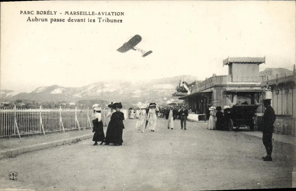 Park Borély - Marseille-Flug — Aubrun geht vorbei an den Tribünen - Vorderseite