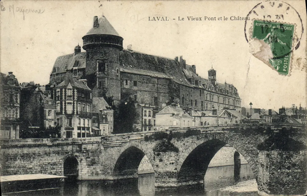 La Vallée - Le Vieux Pont et le Château — Collection P. et P. — éditeur non visible - Recto