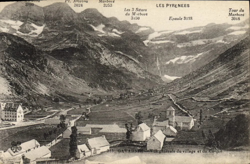 Gavarnie — Allgemeiner Blick auf das Dorf und den Cirque — Die Pyrenäen - Vorderseite