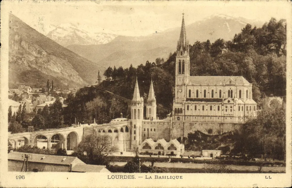 Lourdes — A Basílica — Edição Artística, Hotel Moderne, Lourdes, n° LL - Frente