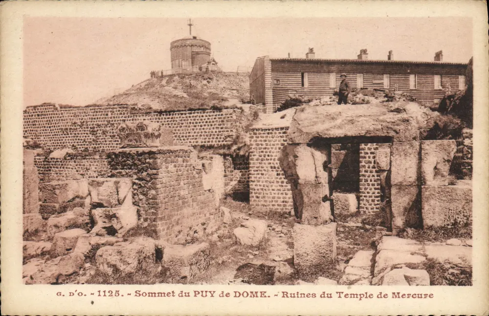 Sommet du PUY de DOME — Ruines du Temple de Mercure — J. Gouttingues, Éditeur Ollergues (P.-d.-D.) - Recto
