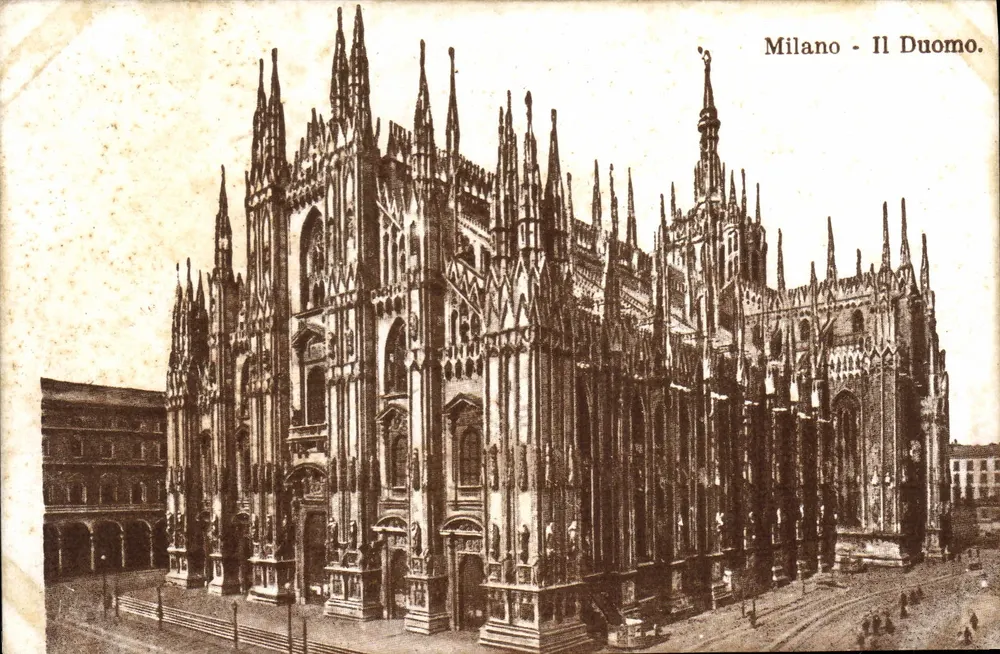 Milano - O Duomo. — Vista do Duomo de Milão — editor não visível - Frente