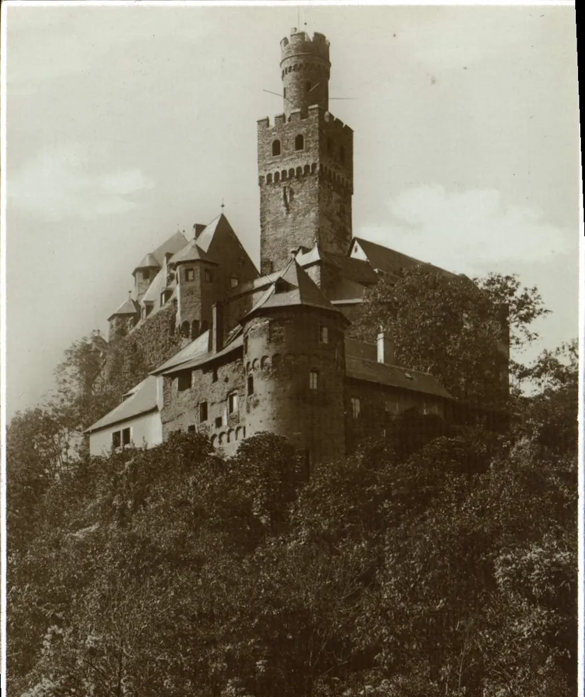 Castelo de Schloss Burg Eltz — vista panorâmica — Karl Fischer, Eltz a. Rh., Nr. 6800 - Frente