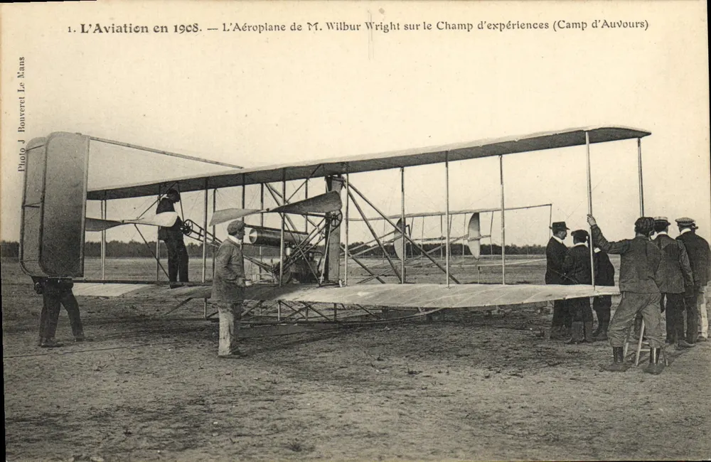 Die Luftfahrt im Jahr 1908 — Das Flugzeug von Herrn Wilbur Wright auf dem Versuchsgelände (Camp d'Auvours) — Foto J. Bouveret Le Mans - Vorderseite