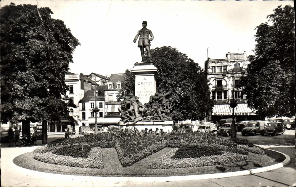 Praça da República — Estátua do Geral Chanzy — Imp. Photo A. Dabreau, Le Mans - Frente