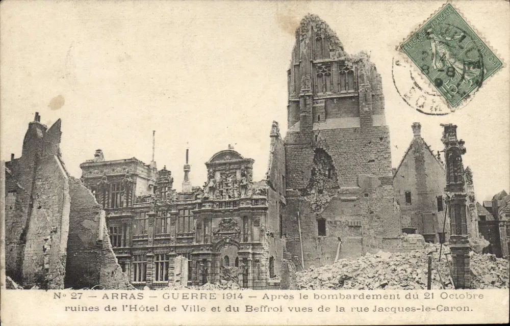 Arras — Ruinen des Rathauses und des Glockenturms nach dem Bombenangriff vom 21. Oktober 1914 — N°27 - Vorderseite