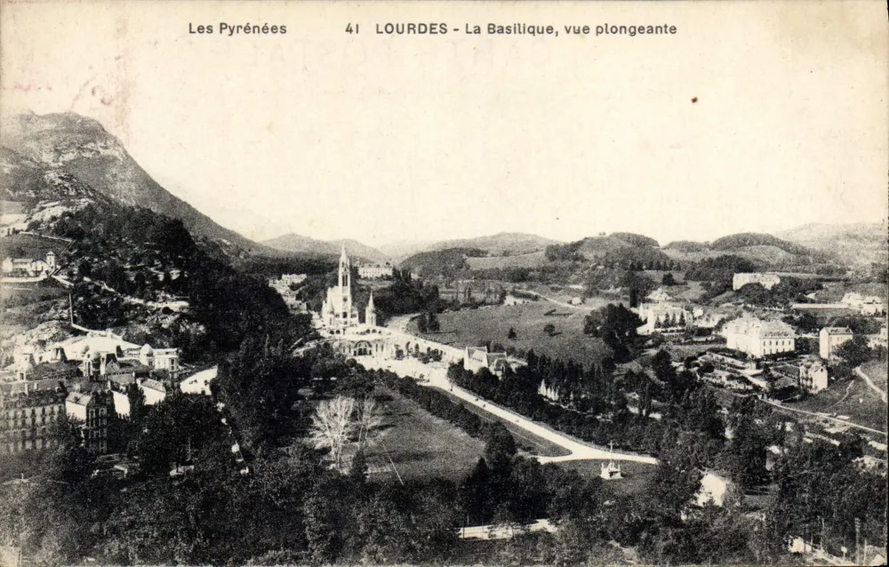 Lourdes - A Basílica, vista aérea — Os Pirineus, n°41 - Frente
