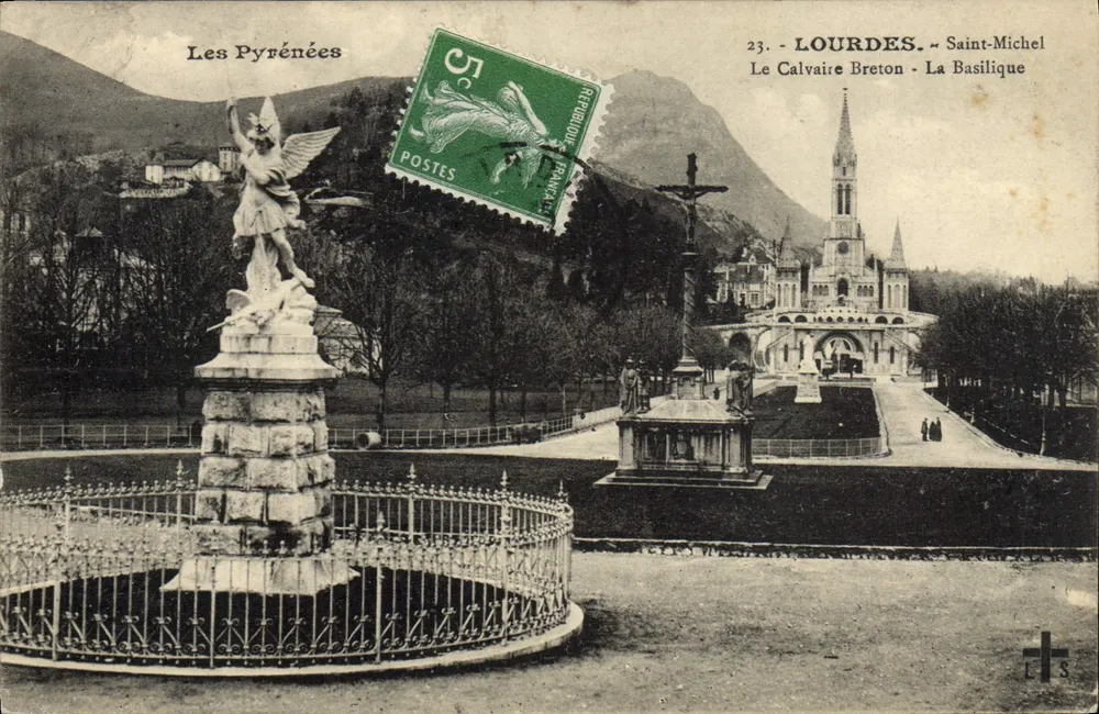 Lourdes - Saint-Michel - Le Calvaire Breton - Die Basilika — Die Pyrenäen - Vorderseite