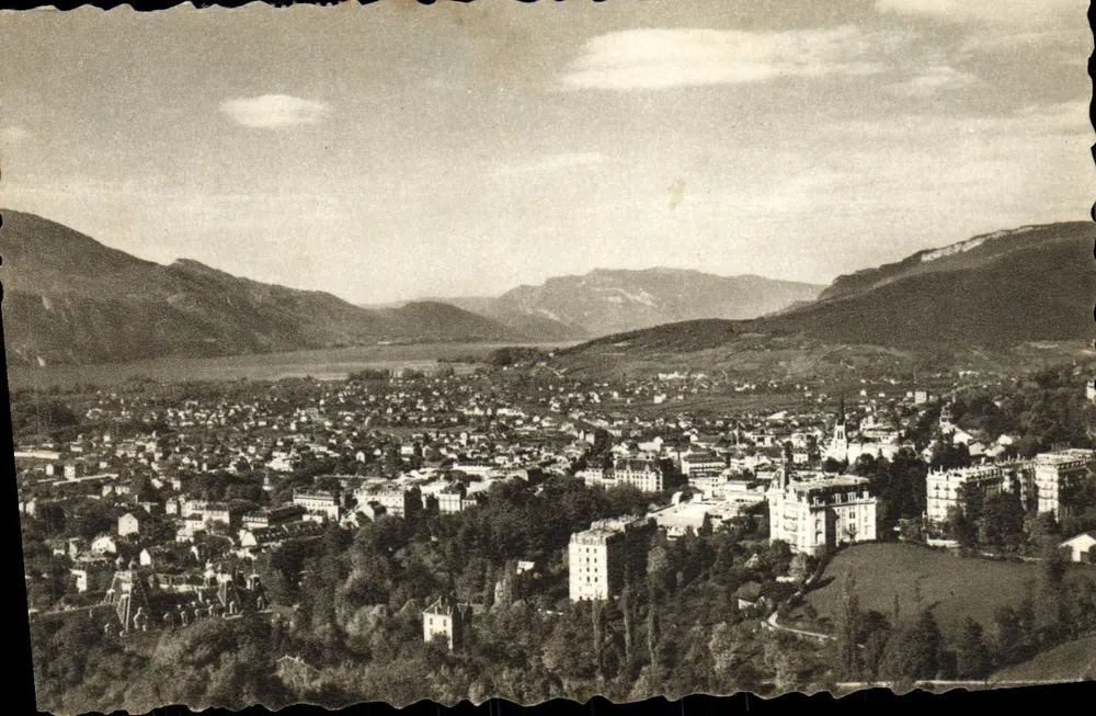 Aix-les-Bains — Vista geral e Lago de Bourget — Editor GLOBE, n°16 - Frente