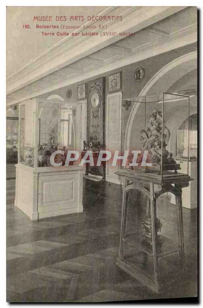 Musée des Arts Décoratifs — Saal der Porzellan- und Keramikstücke aus der Zeit Louis XV — Éditions du Vieux Paris - Vorderseite