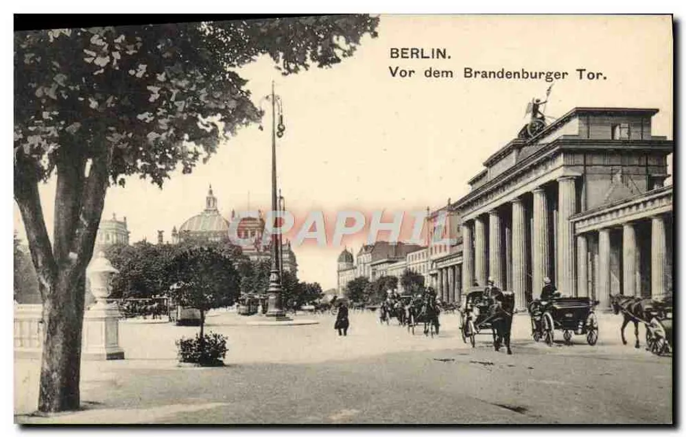 Berlijn. Voor de Brandenburger Tor. - Voorkant