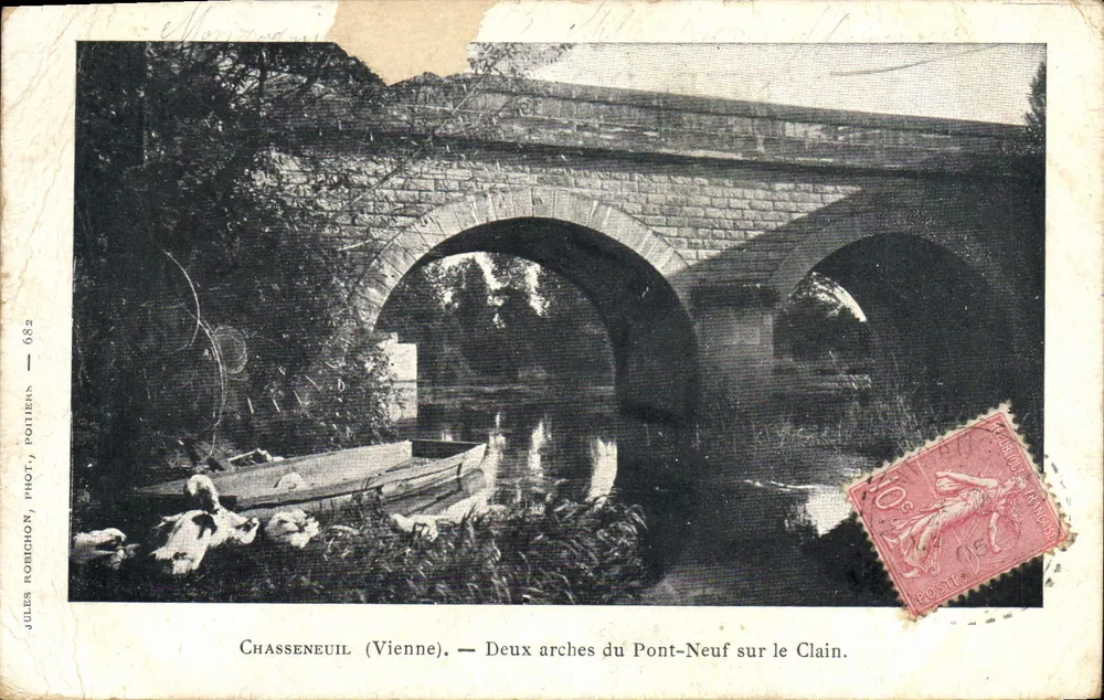 Chasseneuil (Vienne) — Zwei Bögen des Pont-Neuf über den Clain — Jules Robichon, Fotografie Poitiers, n° 682 - Vorderseite