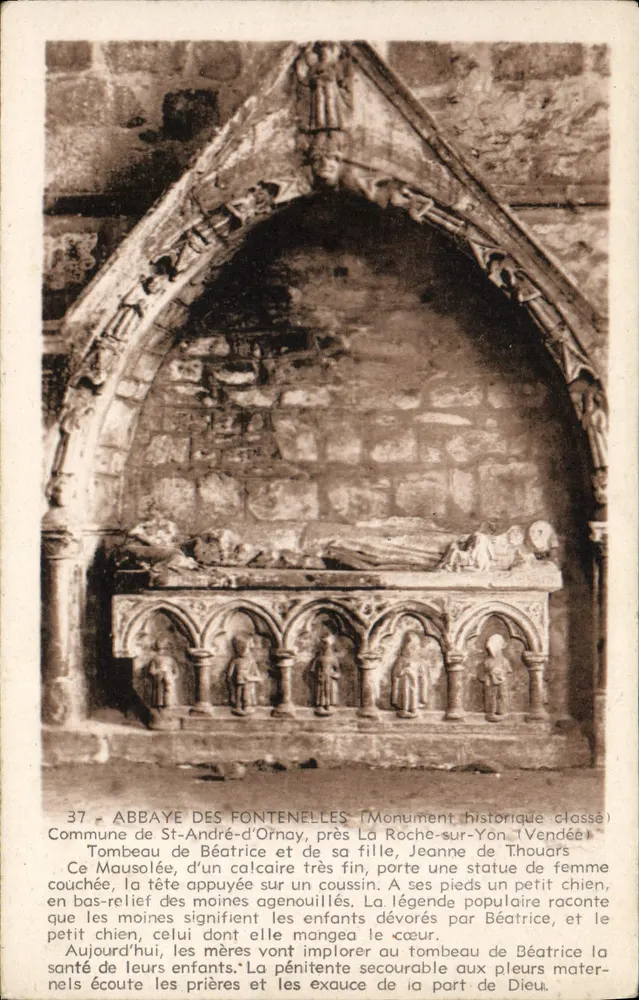 Abbaye des Fontenelles — Grab von Béatrice und Jeanne de Thouars — Klassifiziertes historisches Denkmal - Vorderseite