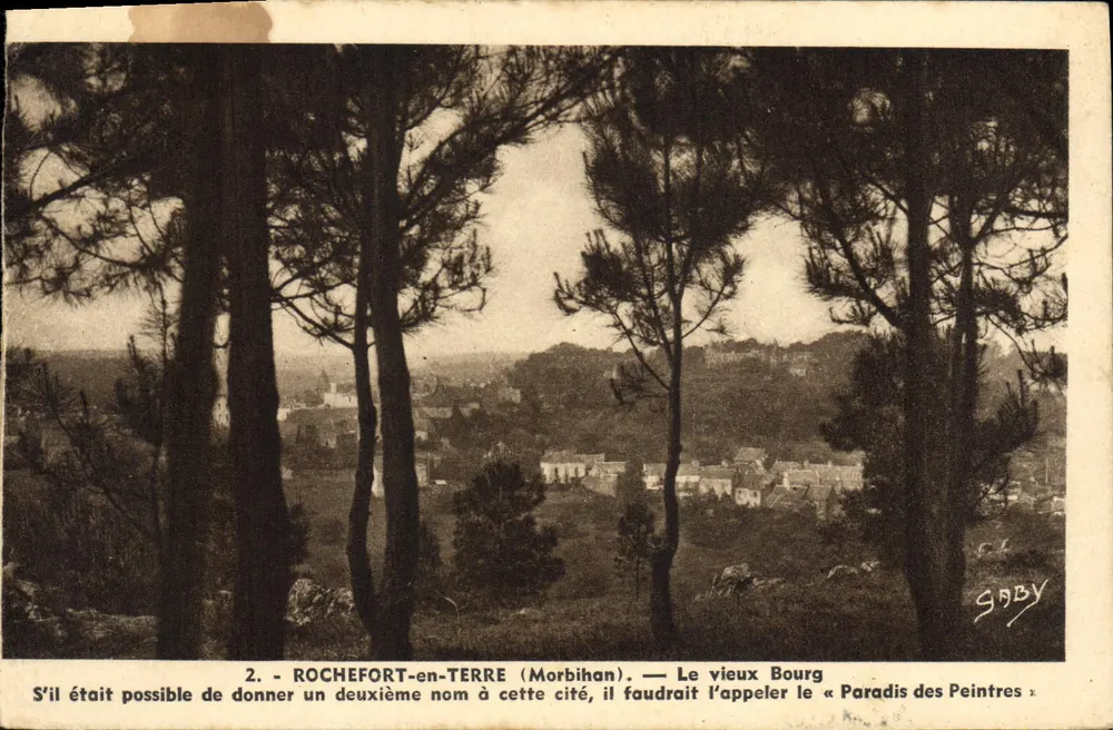 ROCHEFORT-en-TERRE (Morbihan) — Le vieux Bourg vu entre les pins — Éditeur Gaby, n°2 - Recto