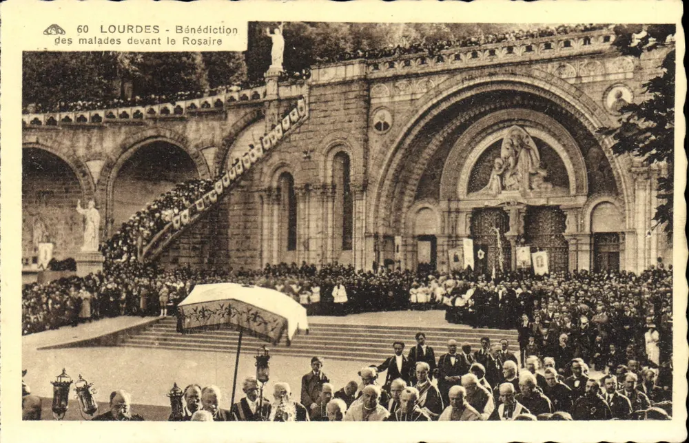 Lourdes - Bênção dos doentes diante do Rosário - Frente