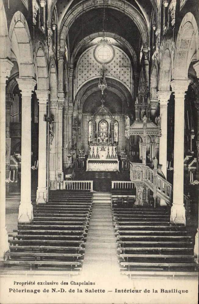 Innenansicht der Basilika — Pilgerung Notre-Dame de la Salette — Exklusives Eigentum der Kaplanen - Vorderseite