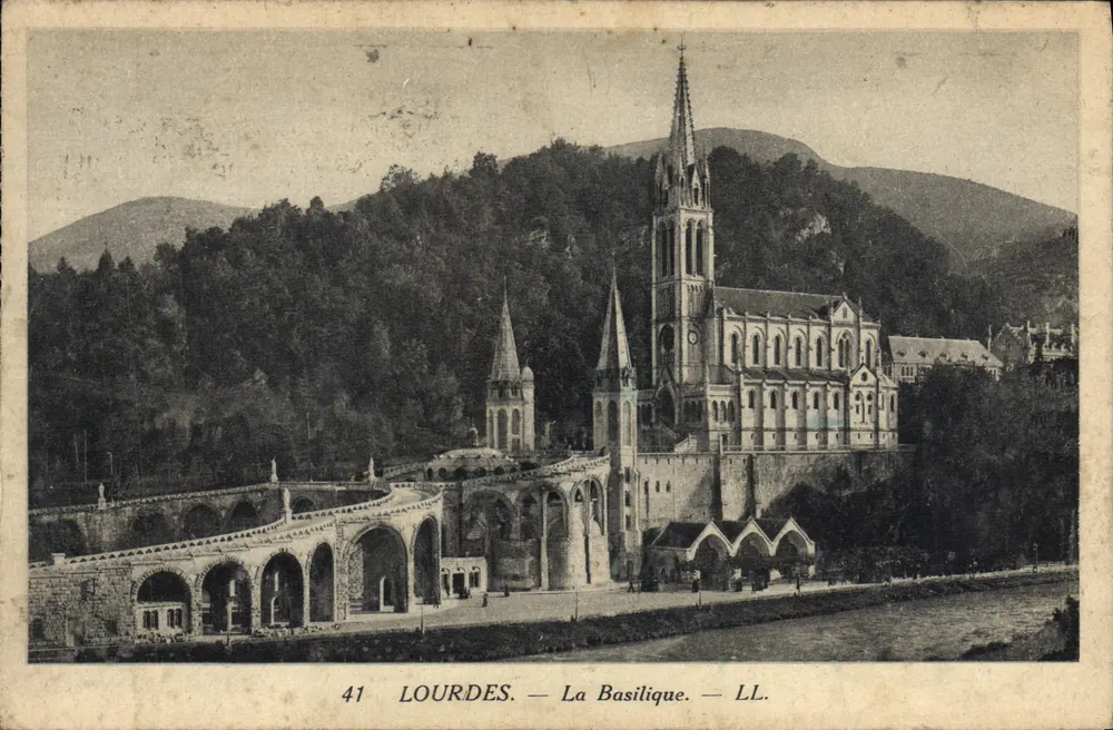Lourdes — A Basílica — LL. — n°41 - Frente
