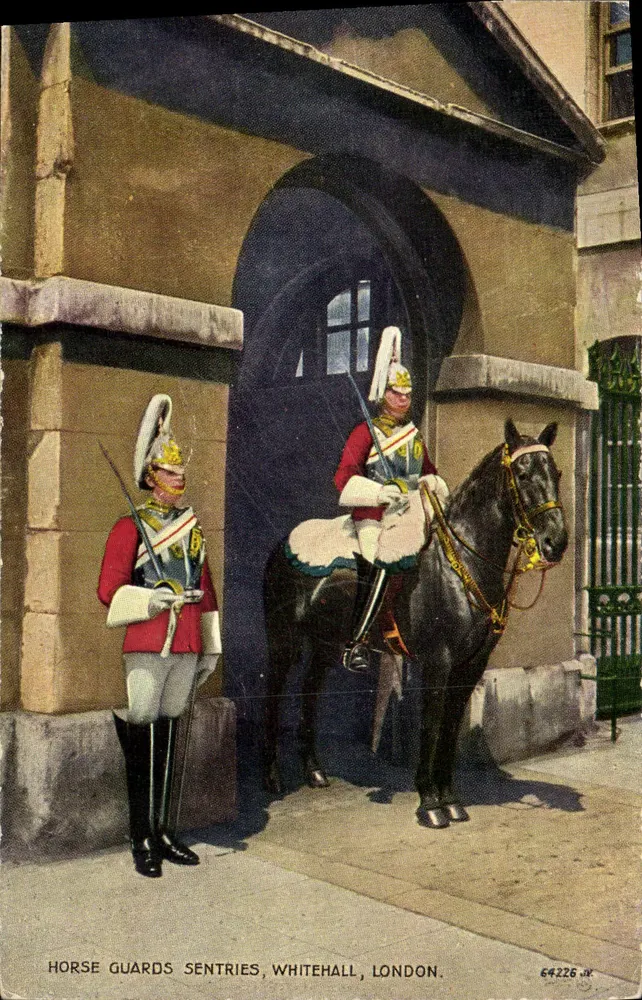 Guardias a caballo, Whitehall, Londres — Valesque Postcard & Sons Ltd, n° 64226 - Anverso