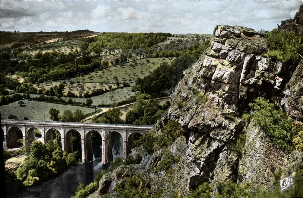 A Valle da Orne em ClecY — Vista do viaduto — Cie des Arts Photocéma e Bromocolor - Frente