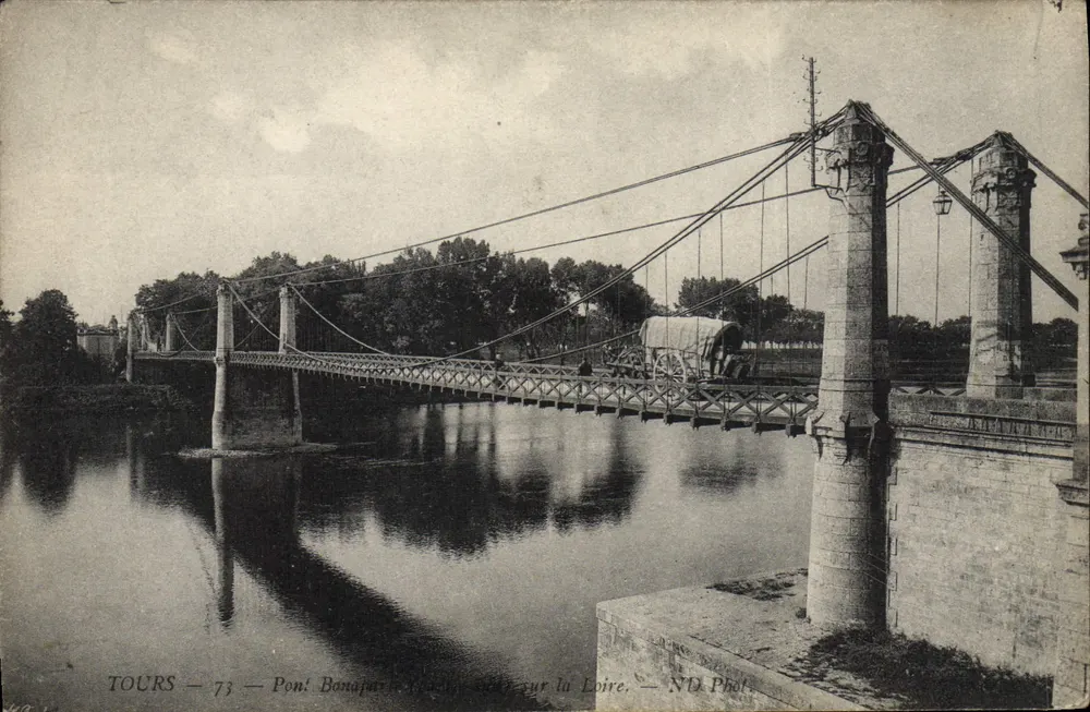Tours — Pont Bonaparte — Pont suspenso sobre a Loire — ND Phot. - Frente