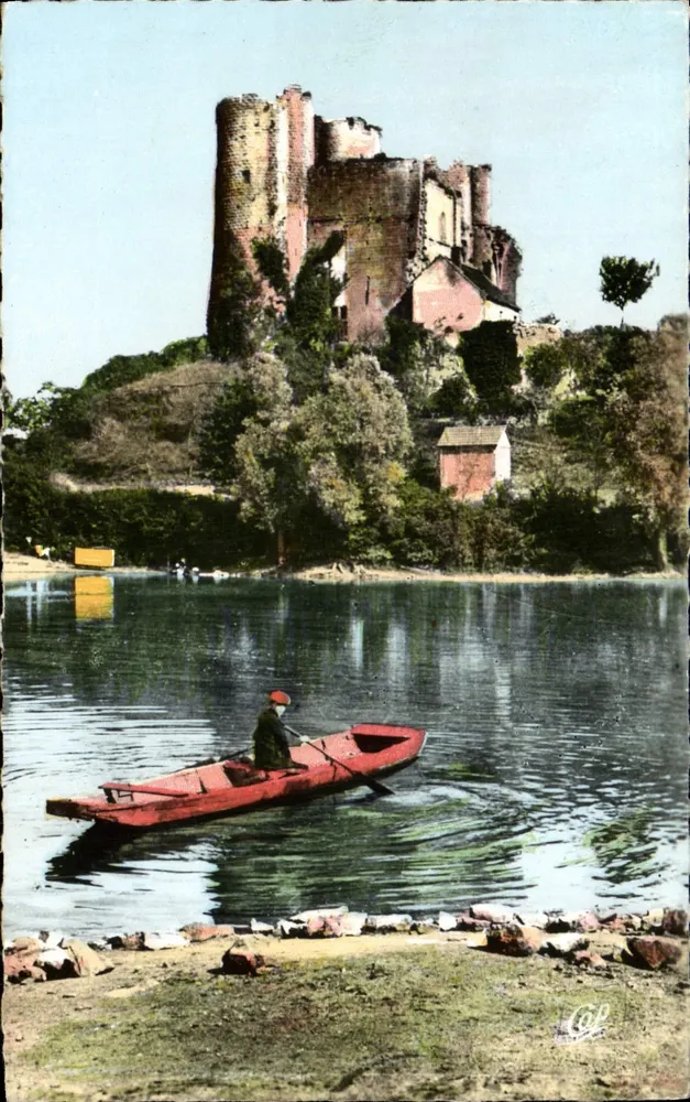 Bourbon-l'Archambault — O Castelo visto do Lago — Réal-Photo - Frente