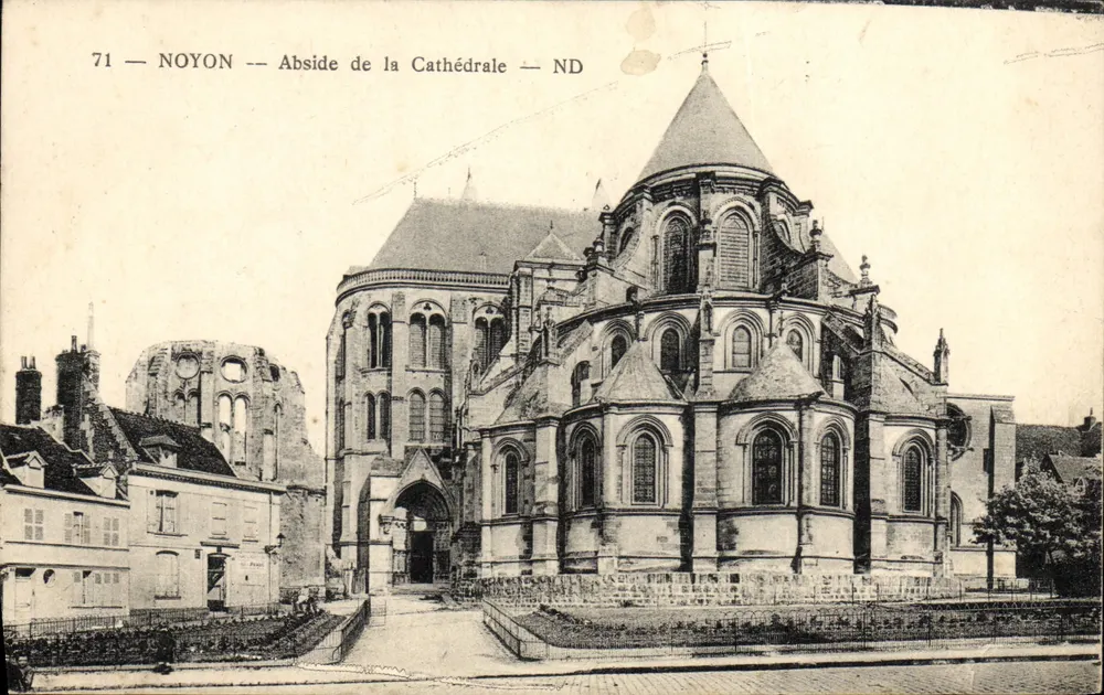Noyon — Abside da Catedral — ND - Frente