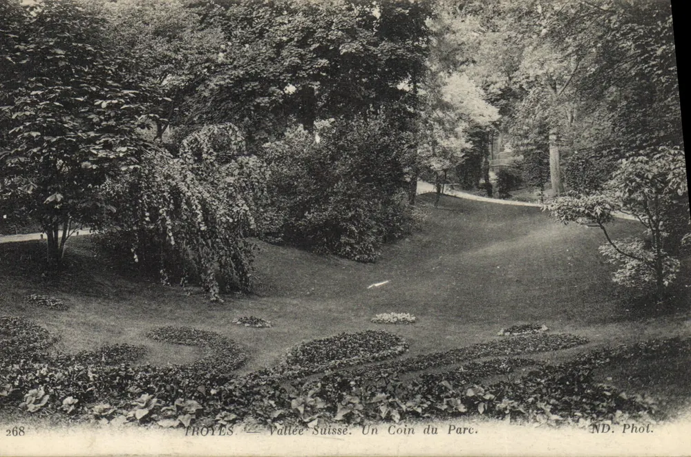 Troyes — Schweizer Tal. Ein Eck des Parks — ND. Phot. - Vorderseite