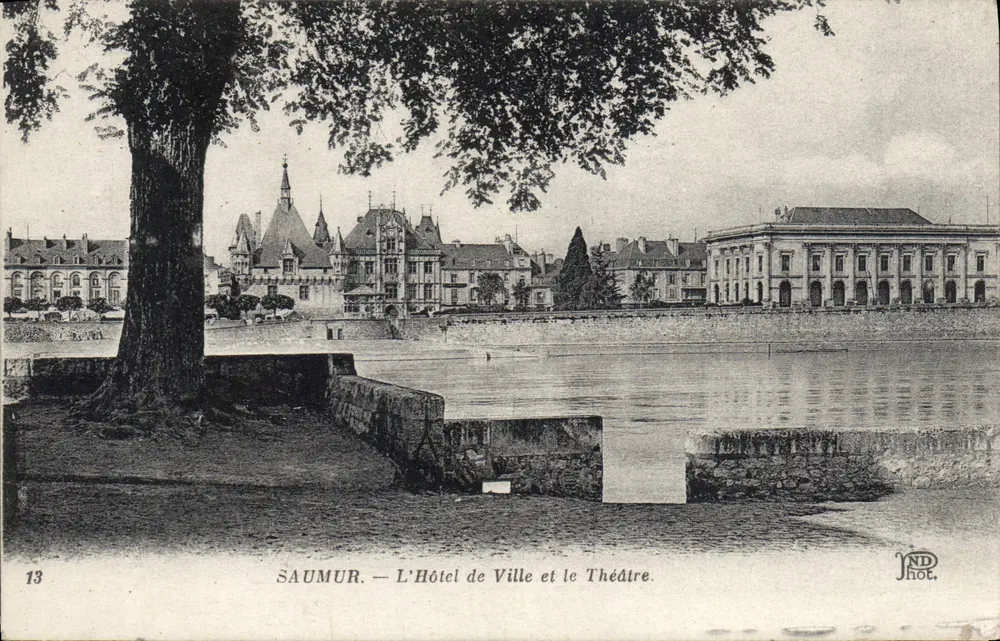 Saumur — Das Rathaus und das Theater — NDH - Vorderseite