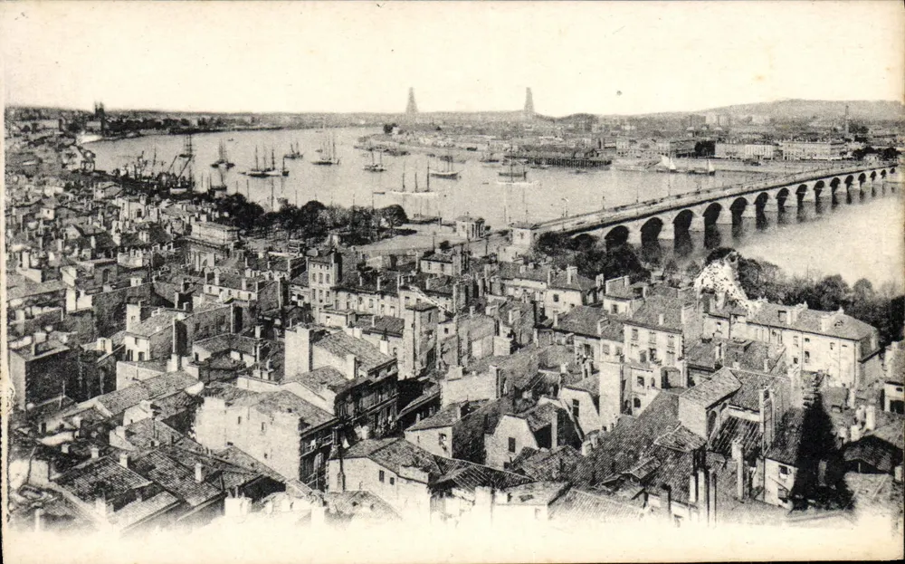 Bordeaux — Blick auf den Hafen, vom Kirchhof Saint-Michel — Pierre Barreau, Cours d'Aquitaine - Vorderseite