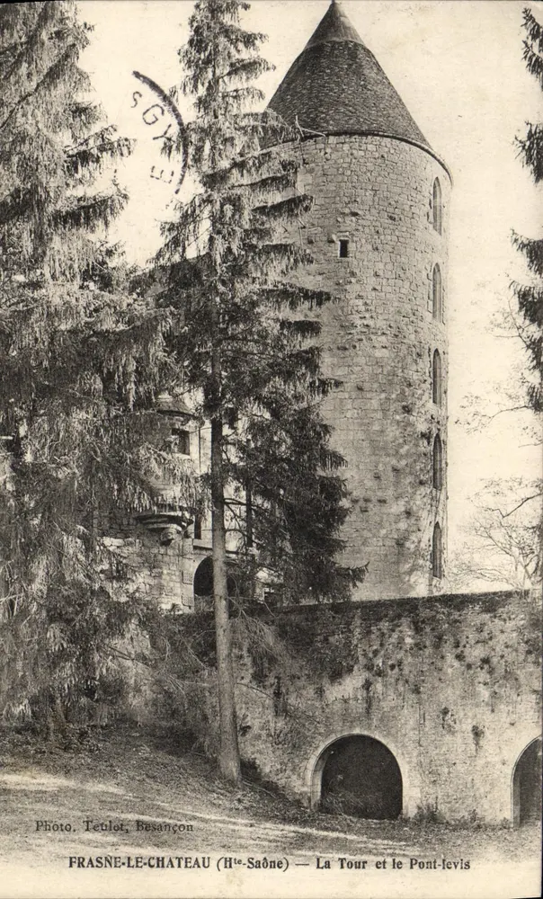 Frasne-le-Château (Hte-Saône) — Die Turm und der Zugbrücke — Foto Tecloï, Besançon - Vorderseite