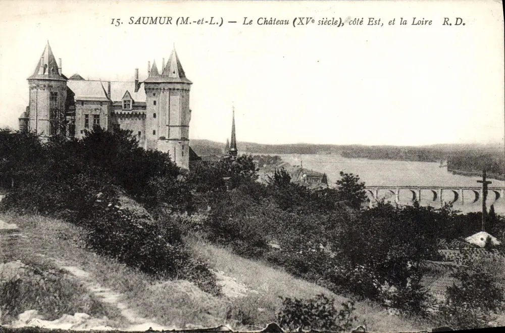 Saumur (M.-et-L.) — O Castelo (século XV), lado Leste, e a Loire — R.D. - Frente