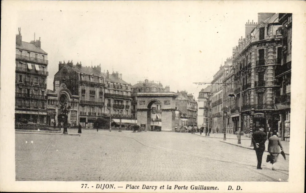 Dijon — Place Darcy und Tor Guillaume — D. D. - Vorderseite