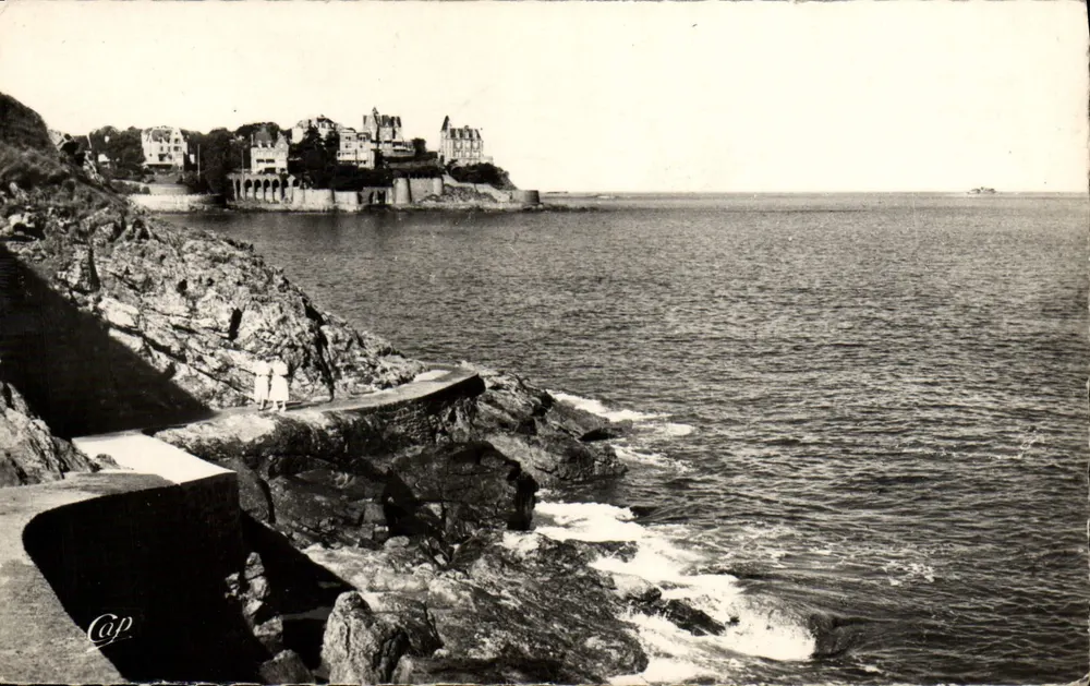 Dinard - Promenade du Moulinet, im Hintergrund die Malouine — C.A.P. (55) Réal-Photo - Vorderseite