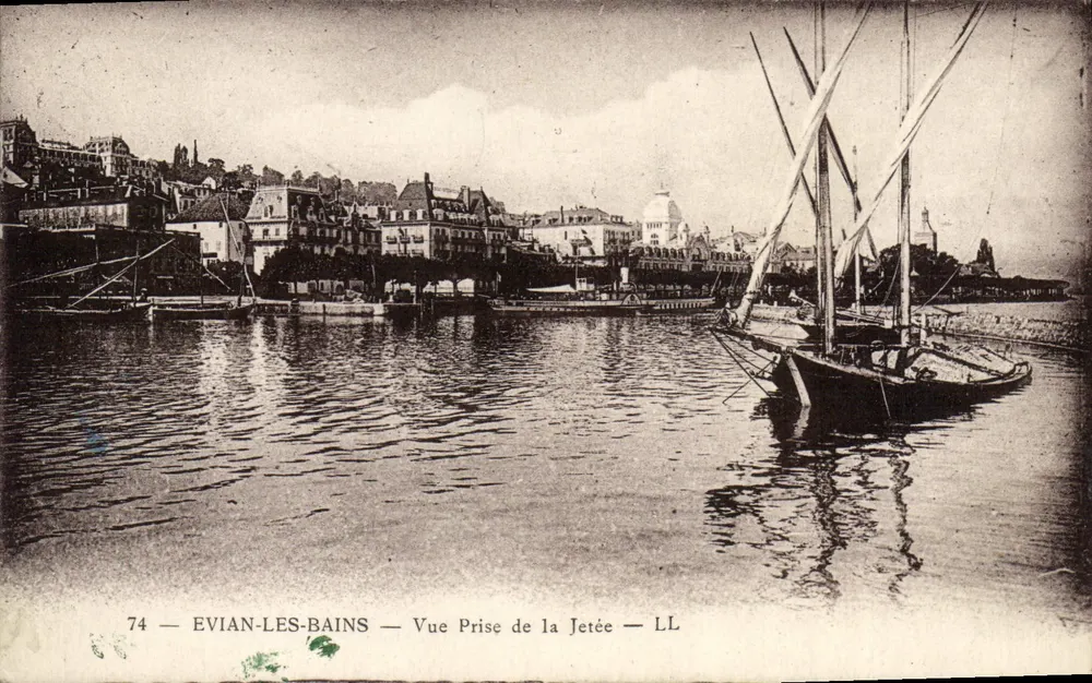 Évian-les-Bains — Aufnahme vom Steg — LL - Vorderseite